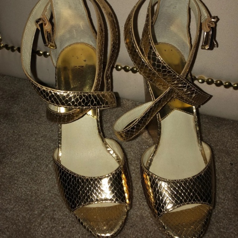 Shoes - Picture 2 of 8